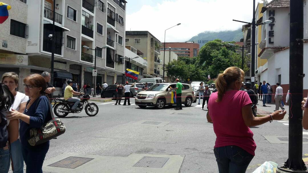 Vecinos de Chacao también participaron en el trancazo #26Jun (Fotos)