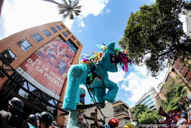 La juventud se le plantó a Conatel para exigir el cese a la censura. Foto: Régulo Gómez / LaPatilla.com