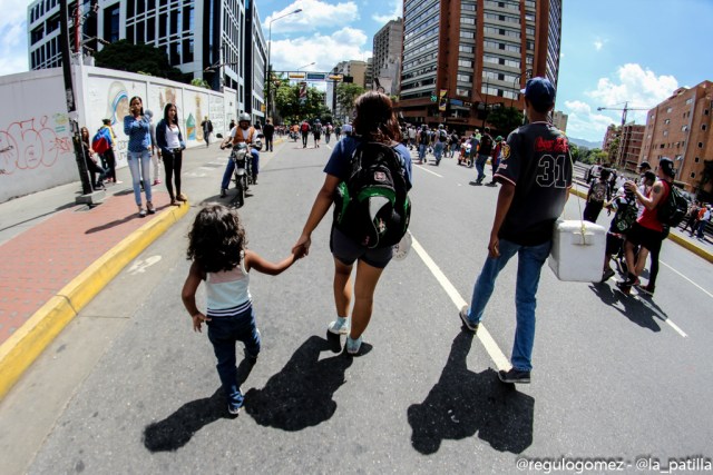 La juventud se le plantó a Conatel para exigir el cese a la censura. Foto: Régulo Gómez / LaPatilla.com