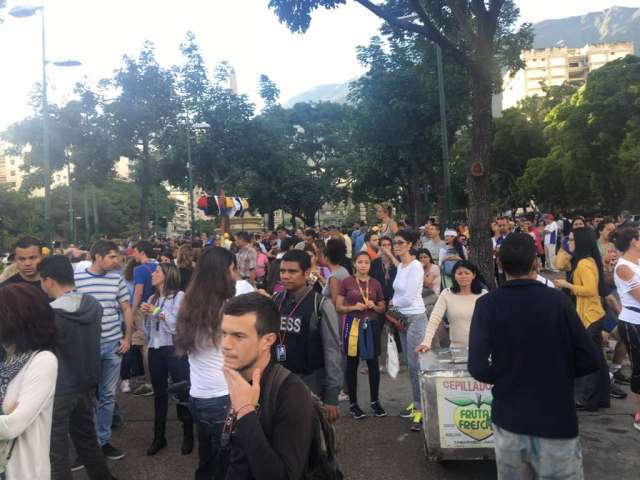 Manifestantes llegan al Distribuidor de Altamira. Foto: Eduardo de la Concha. 