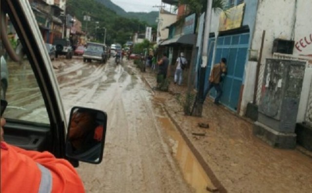 Lluvias en Charallave, estado Miranda / Foto @galindojorgemij 