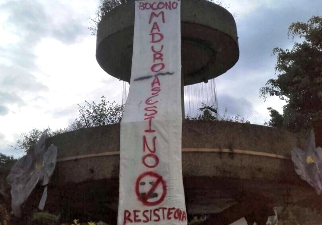 ¡Pancartazo! Así amanece la Plazoleta San Alejo en Trujillo #15Jun (Fotos)