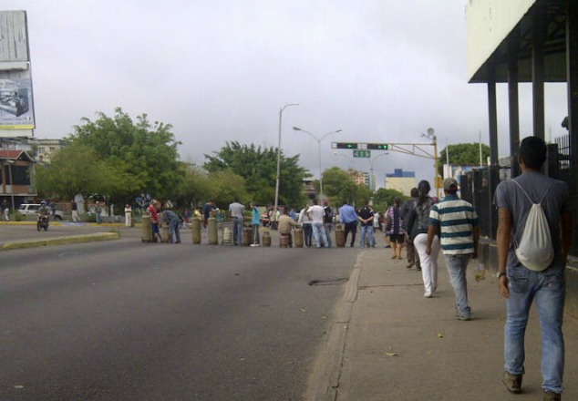 Protesta por gas doméstico cierra el paso en el viaducto viejo de San Cristóbal #22Jun