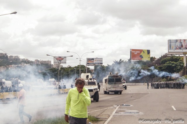 La represión "atroz" arremetió este #19Jun hasta con balas: La resistencia continúa. Fotos: Gabriela Gómez / LaPatilla.com