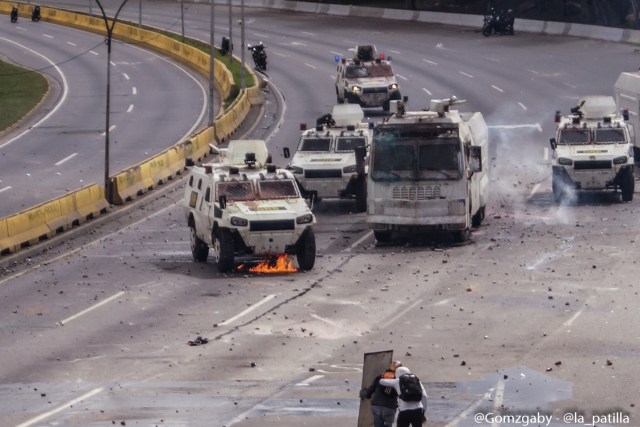 La represión "atroz" arremetió este #19Jun hasta con balas: La resistencia continúa. Fotos: Gabriela Gómez / LaPatilla.com