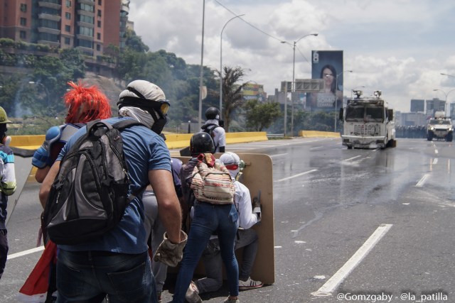 La represión "atroz" arremetió este #19Jun hasta con balas: La resistencia continúa. Fotos: Gabriela Gómez / LaPatilla.com