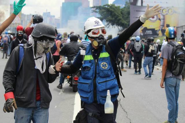 Así fue la brutal arremetida de los cuerpos de seguridad contra los manifestantes en la Fajardo. Fotos: LaPatilla.com