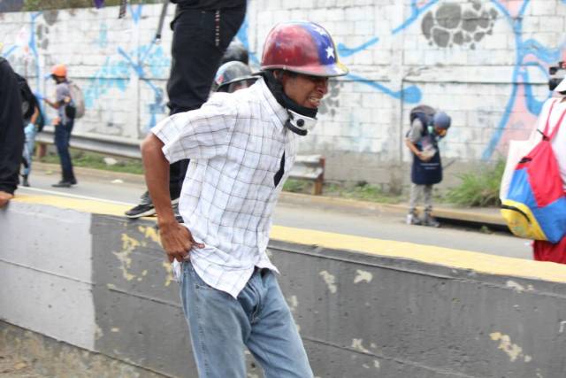 Así fue la brutal arremetida de los cuerpos de seguridad contra los manifestantes en la Fajardo. Fotos: LaPatilla.com