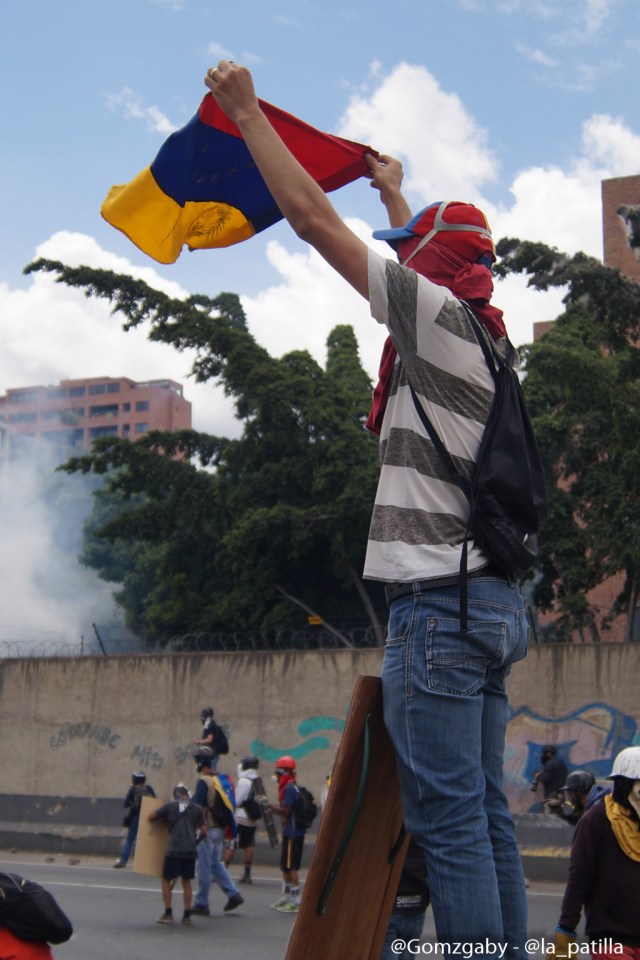 La represión "atroz" arremetió este #19Jun hasta con balas: La resistencia continúa. Fotos: Gabriela Gómez / LaPatilla.com