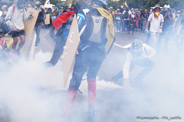 La represión "atroz" arremetió este #19Jun hasta con balas: La resistencia continúa. Fotos: Gabriela Gómez / LaPatilla.com