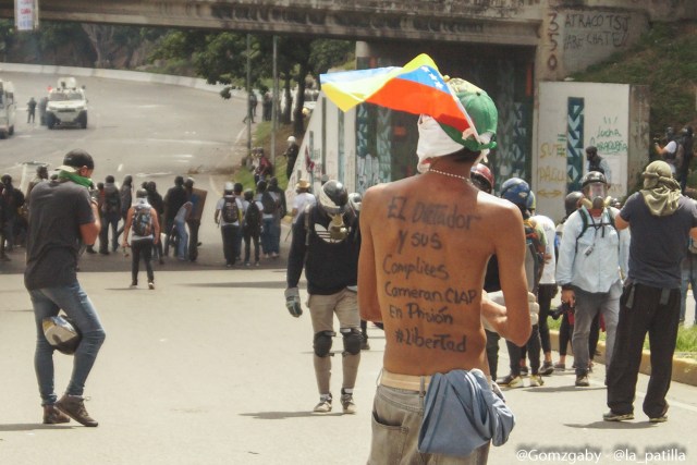 La represión "atroz" arremetió este #19Jun hasta con balas: La resistencia continúa. Fotos: Gabriela Gómez / LaPatilla.com