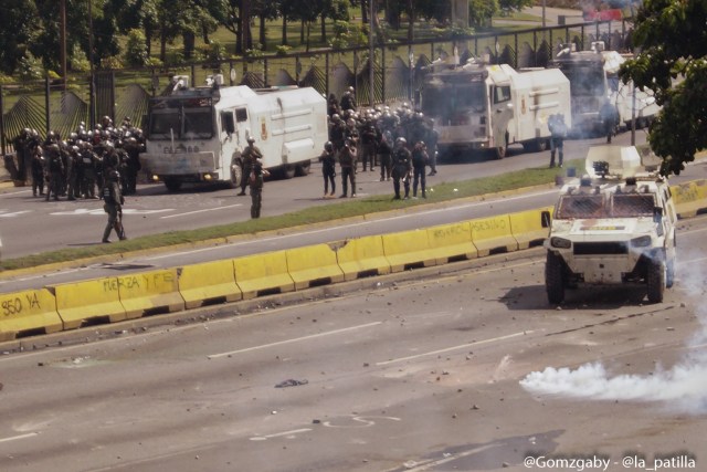 La represión "atroz" arremetió este #19Jun hasta con balas: La resistencia continúa. Fotos: Gabriela Gómez / LaPatilla.com