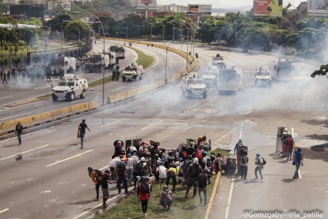 La represión "atroz" arremetió este #19Jun hasta con balas: La resistencia continúa. Fotos: Gabriela Gómez / LaPatilla.com