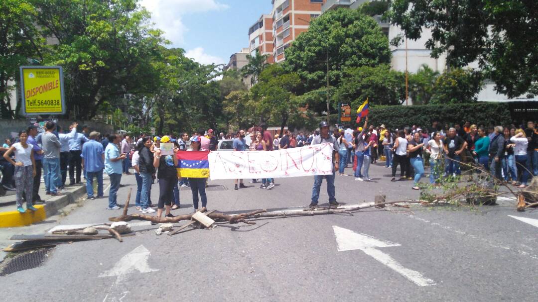 El Cafetal se une al trancazo de este viernes #23Jun (foto y videos)