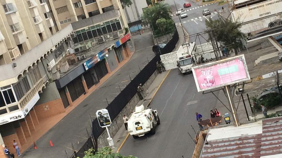 VTV amanece rodeada de militares y tanquetas #2Jun (fotos)