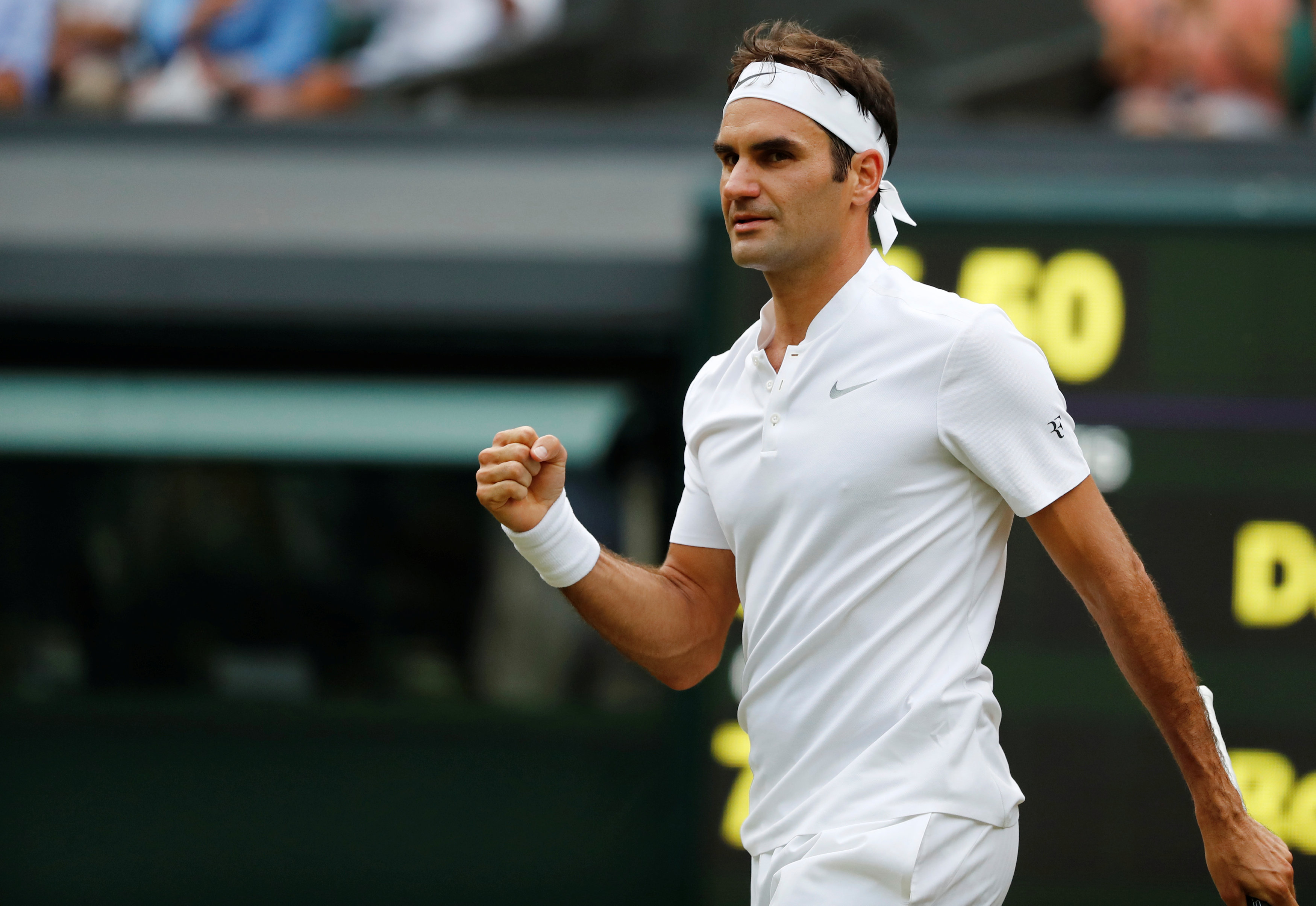 Federer avanza sin problemas a la tercera ronda en Wimbledon