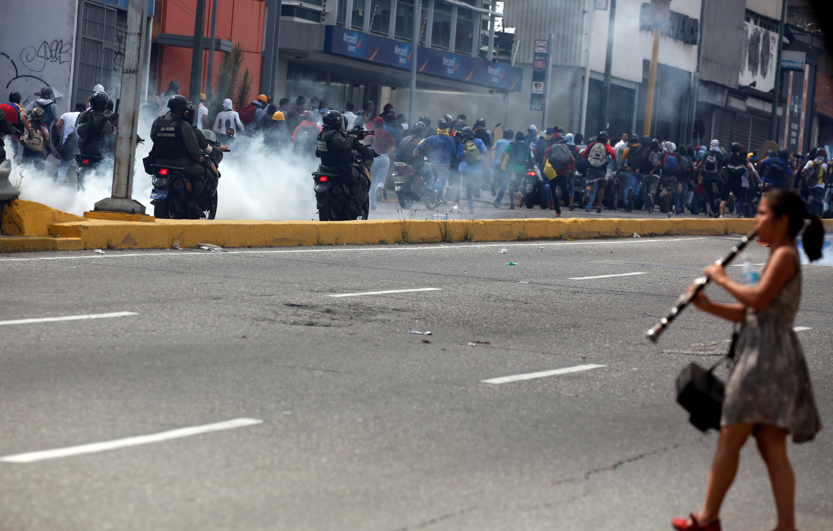 Reprimen a manifestantes que marchaban hacia el TSJ: Varios detenidos #6Jul