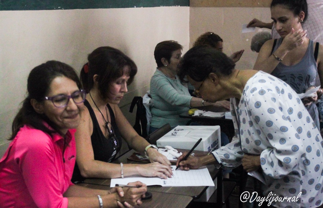 Habitantes de San Bernardino participan en la consulta popular #16Jul (Fotos)