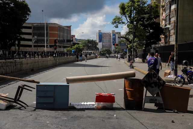 CAR24. CARACAS (VENEZUELA), 26/07/2017.- Vista de calles, avenidas y autopistas parcialmente vacías hoy, miércoles 26 de julio de 2017, durante la huelga general de 48 horas en Caracas (Venezuela). La oposición venezolana ha convocado a una huelga general de 48 horas en todo el país que se inicia hoy como parte de las manifestaciones en contra de la Asamblea Nacional Constituyente que impulsa el Gobierno para cambiar la Carta Magna. EFE/Miguel Gutiérrez