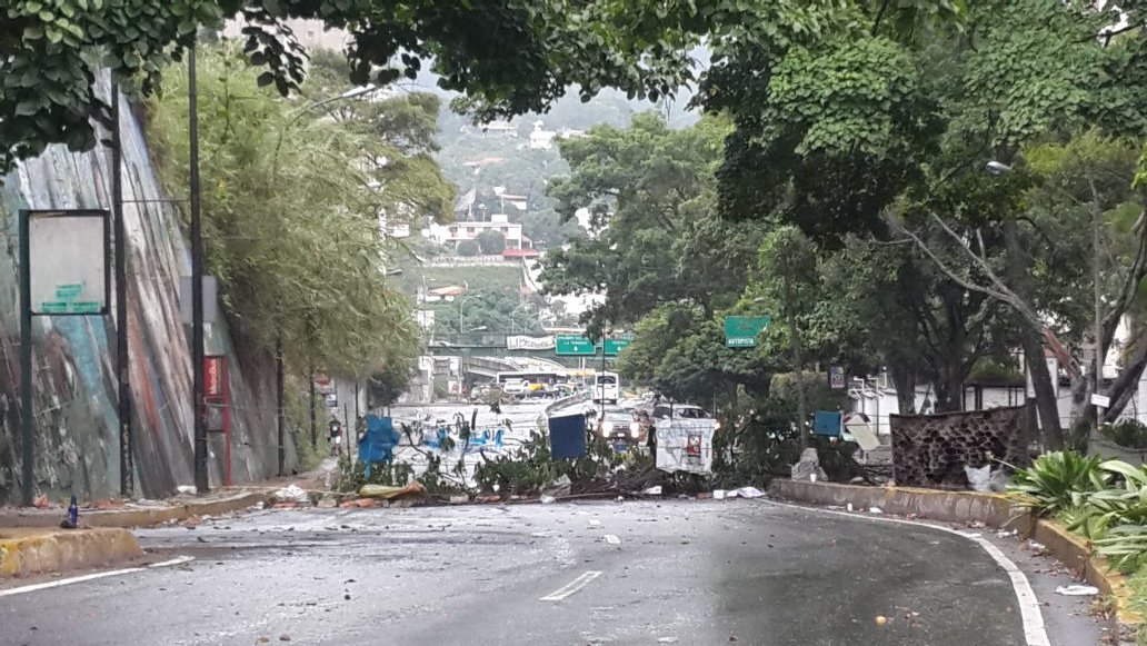 Cerrado el paso con barricadas a la altura del Concresa #28Jul