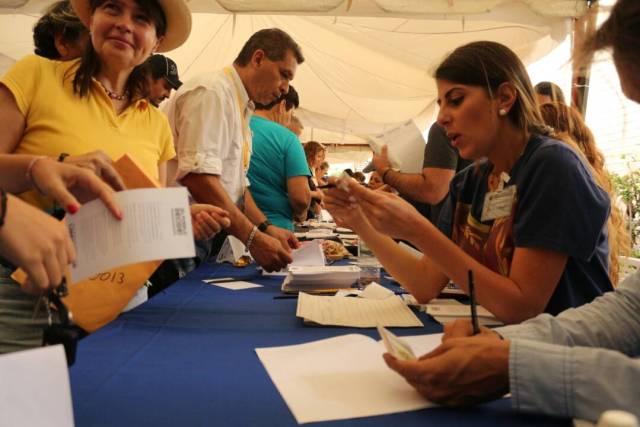 Vecinos de El Paraíso no se rinden y salieron a votar en la consulta popular Foto: Wil Jiménez - LaPatilla.com