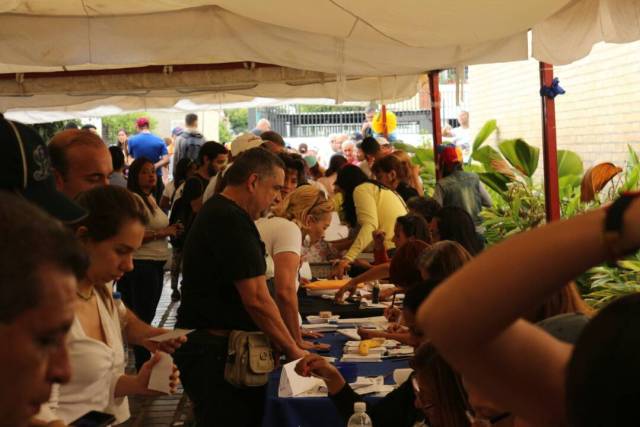 Vecinos de El Paraíso no se rinden y salieron a votar en la consulta popular Foto: Wil Jiménez - LaPatilla.com