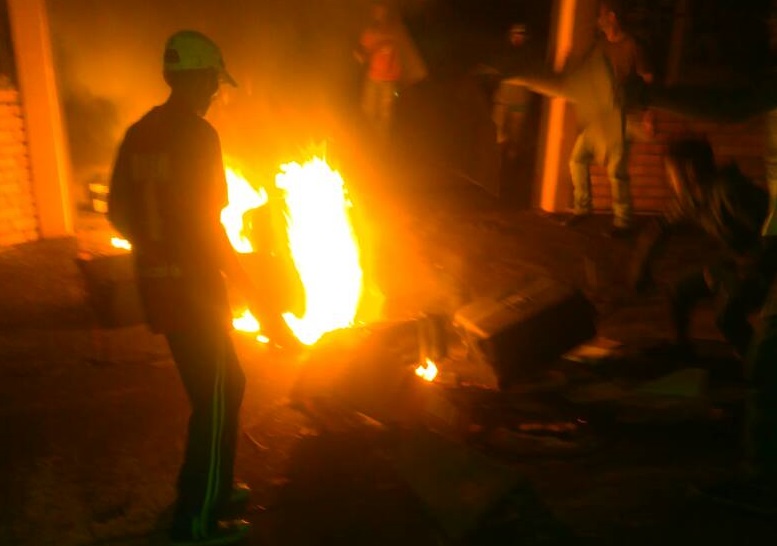 Queman material electoral en escuela de Táchira (Fotos + Videos)