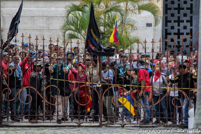 El asalto a la AN en imágenes. Foto: Régulo Gómez / LaPatilla.com