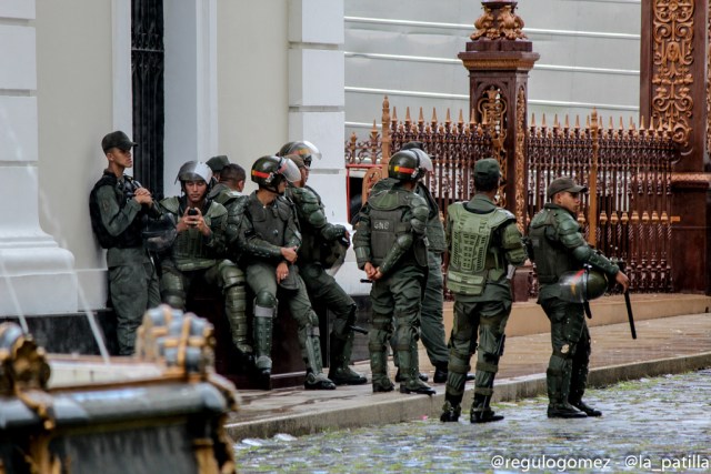 El asalto a la AN en imágenes. Foto: Régulo Gómez / LaPatilla.com