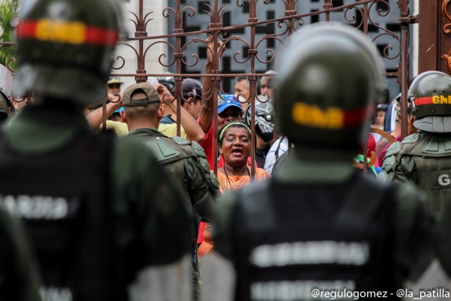 El asalto a la AN en imágenes. Foto: Régulo Gómez / LaPatilla.com