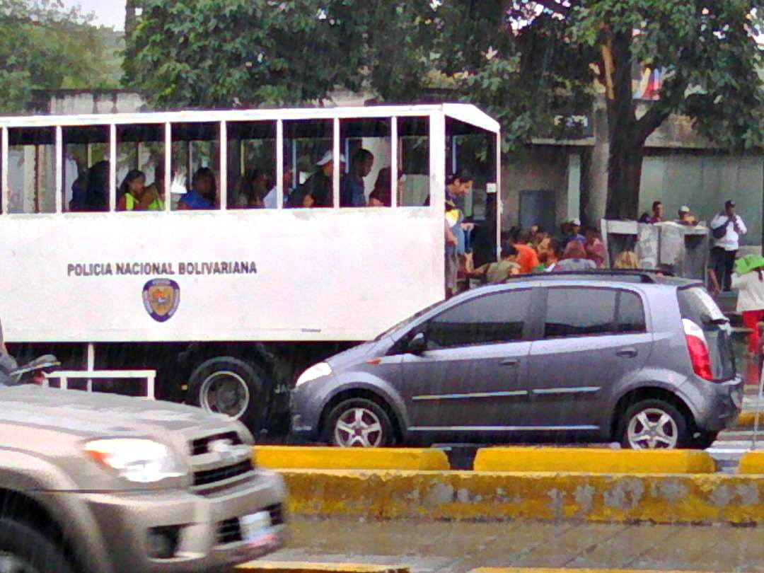 También la PNB cubre las labores del transporte público #19Jul (foto)