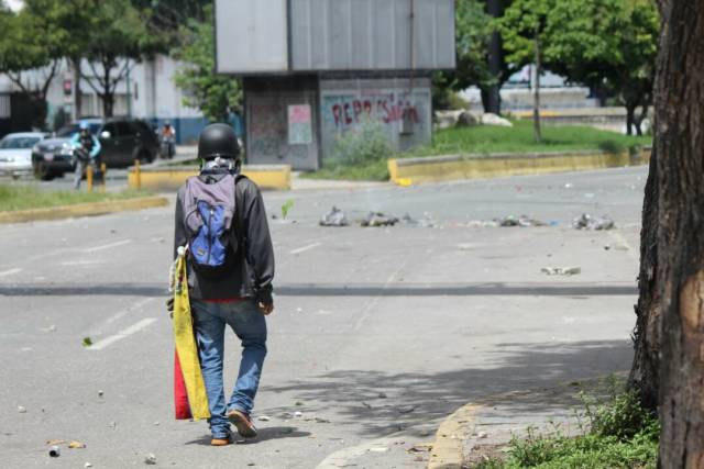 Funcionarios de la GNB reprimen a manifestantes en Bello Monte. Foto; Lapatilla/ Régulo Gómez 