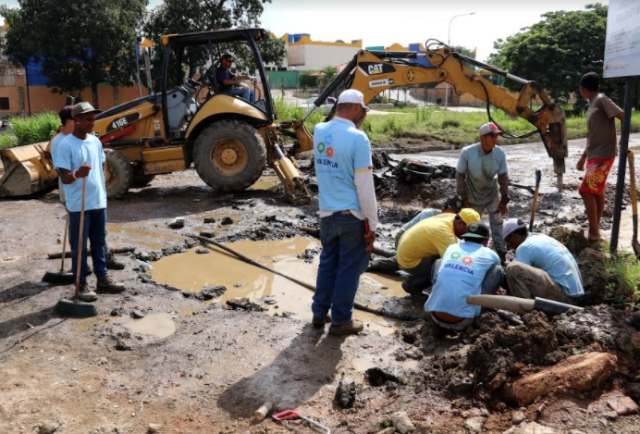 La Alcaldía de Valencia trabaja en la reconstrucción vial de Parque Valencia