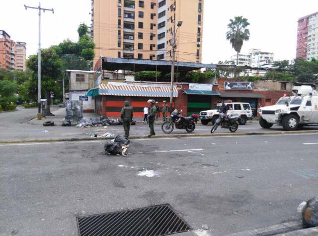 GNB reprimió a abuelitas en la avenida Sucre de Maracay (Foto: @borolaki)