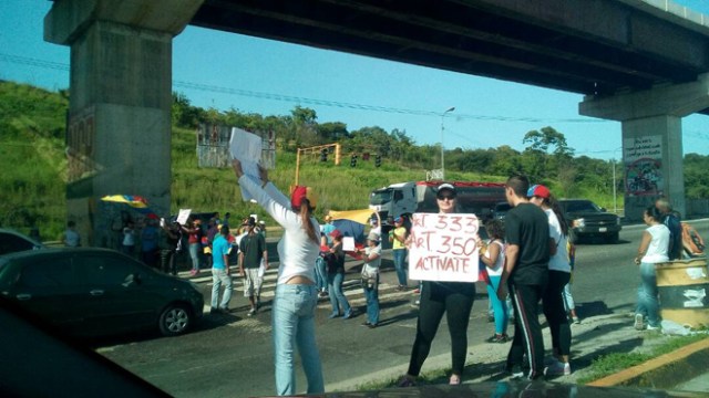 Trancazo en Guarenas / Foto: @Angie_GonzalezB 