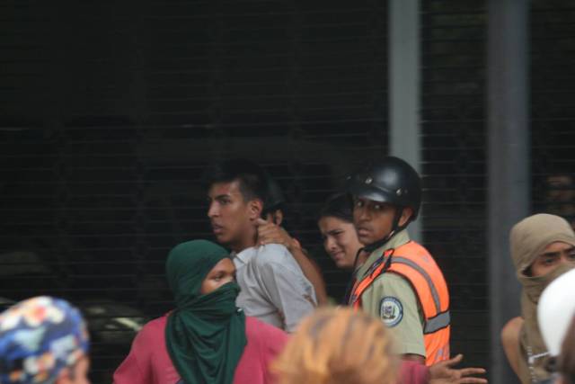 Presunto infiltrado de la GNB en la vigilia de este #24Jul / Foto:  Wil Jiménez