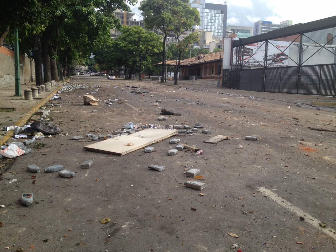 Así amanece Bello Campo luego de la brutal represión de la GNB #27Jul (Fotos)