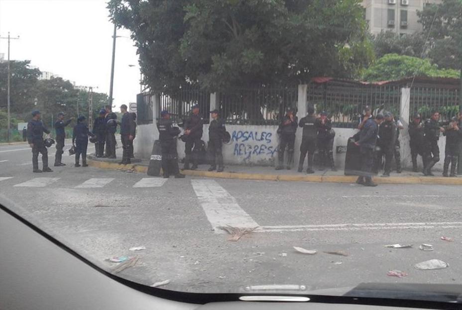 En Barquisimeto se registran largas colas para participar en la consulta popular #16Jul