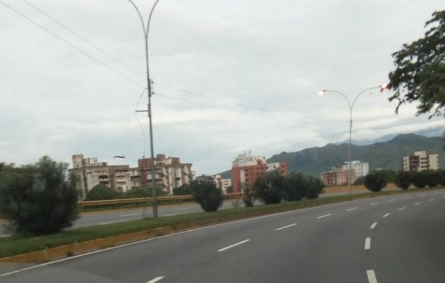 Avenida Casanova Godoy de Maracay este #27Jul // Foto @JosRam2009 