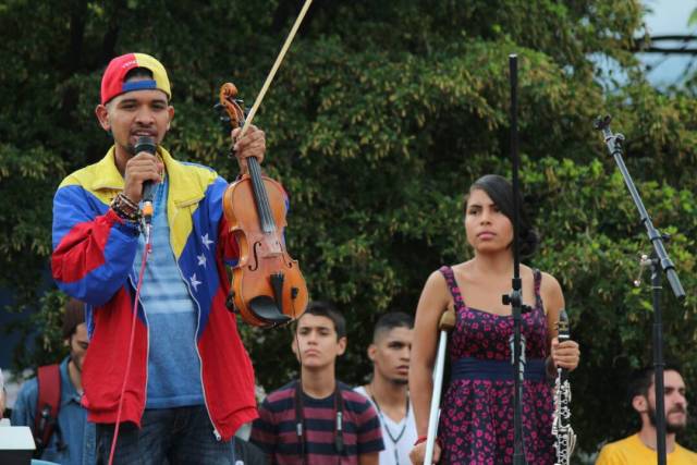 El Movimiento Estudiantil encabeza el cierre de campaña en la plaza Sadel. Foto: Régulo Gómez / LaPatilla.com