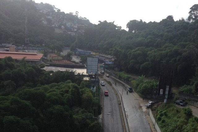 Libre tránsito en la vía El Hatillo-Oripoto // Foto @luna_mc 