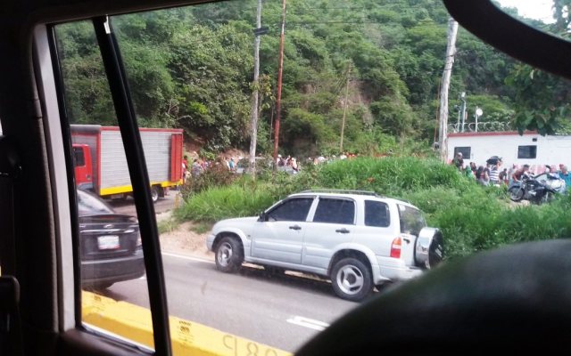 Usuarios deben hacer lasgas colas para abastecerse de gas (Foto: @aracnidamiel)