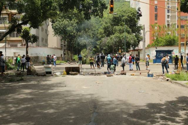 Accesos al centro comercial La Villa / Foto: Will Jiménez