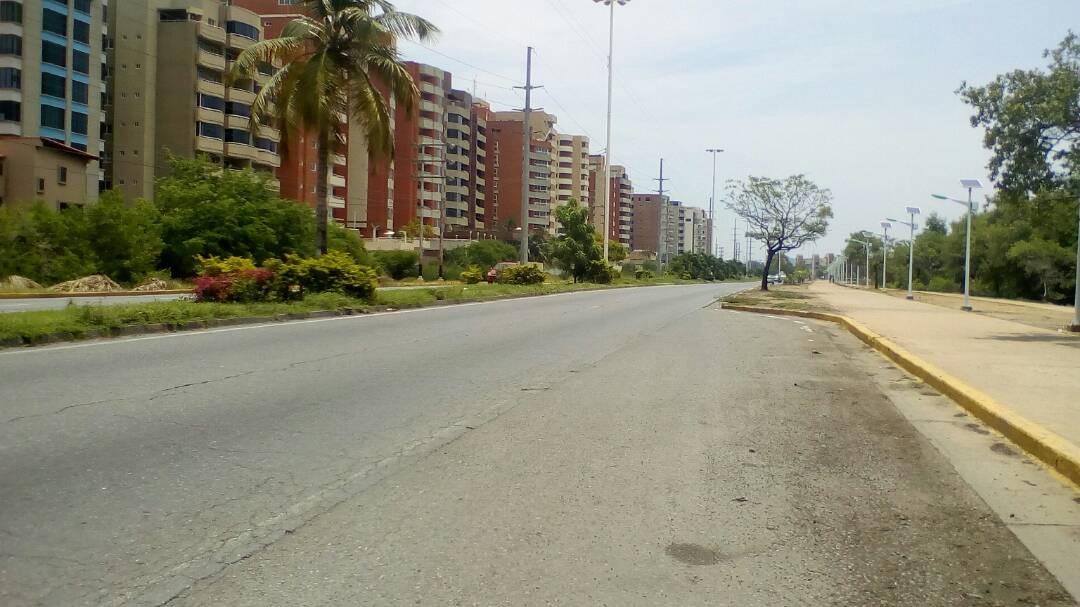 En Lechería calles vacías y comercios cerrados en segundo día de #ParoNacional (Fotos)