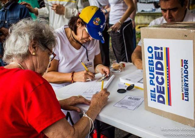 Cerrada la autopista Prados del Este en ambos sentidos // Foto @juancaribe 