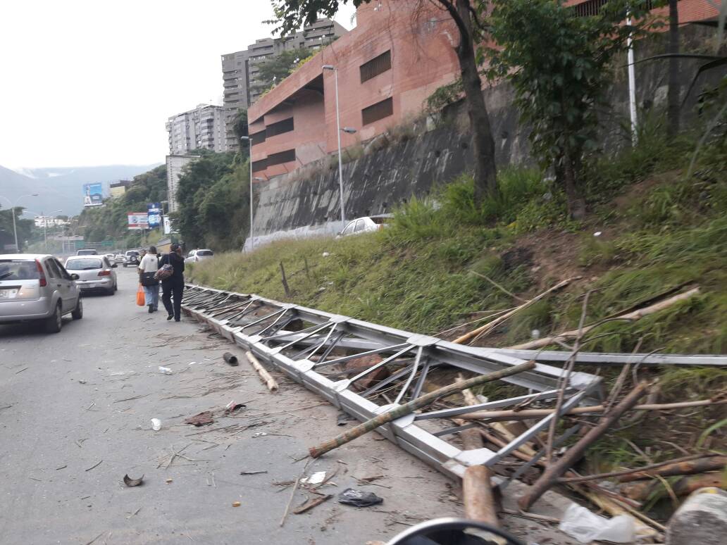 Cerrada la autopista Prados del Este a la altura de Santa Fe #31Jul