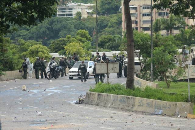 La resistencia se mantuvo en Chacao hasta el ocaso. Foto: Will Jiménez / LaPatilla.com