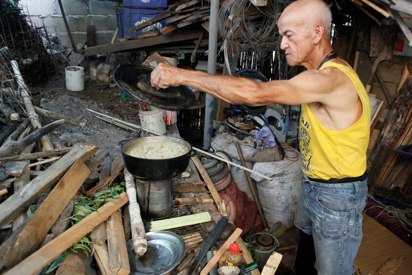 Zulianos cocinan a leña por no poder pagar el gas doméstico