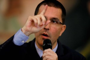 Jorge Arreaza insta a Rajoy a atender el conflicto de Cataluña