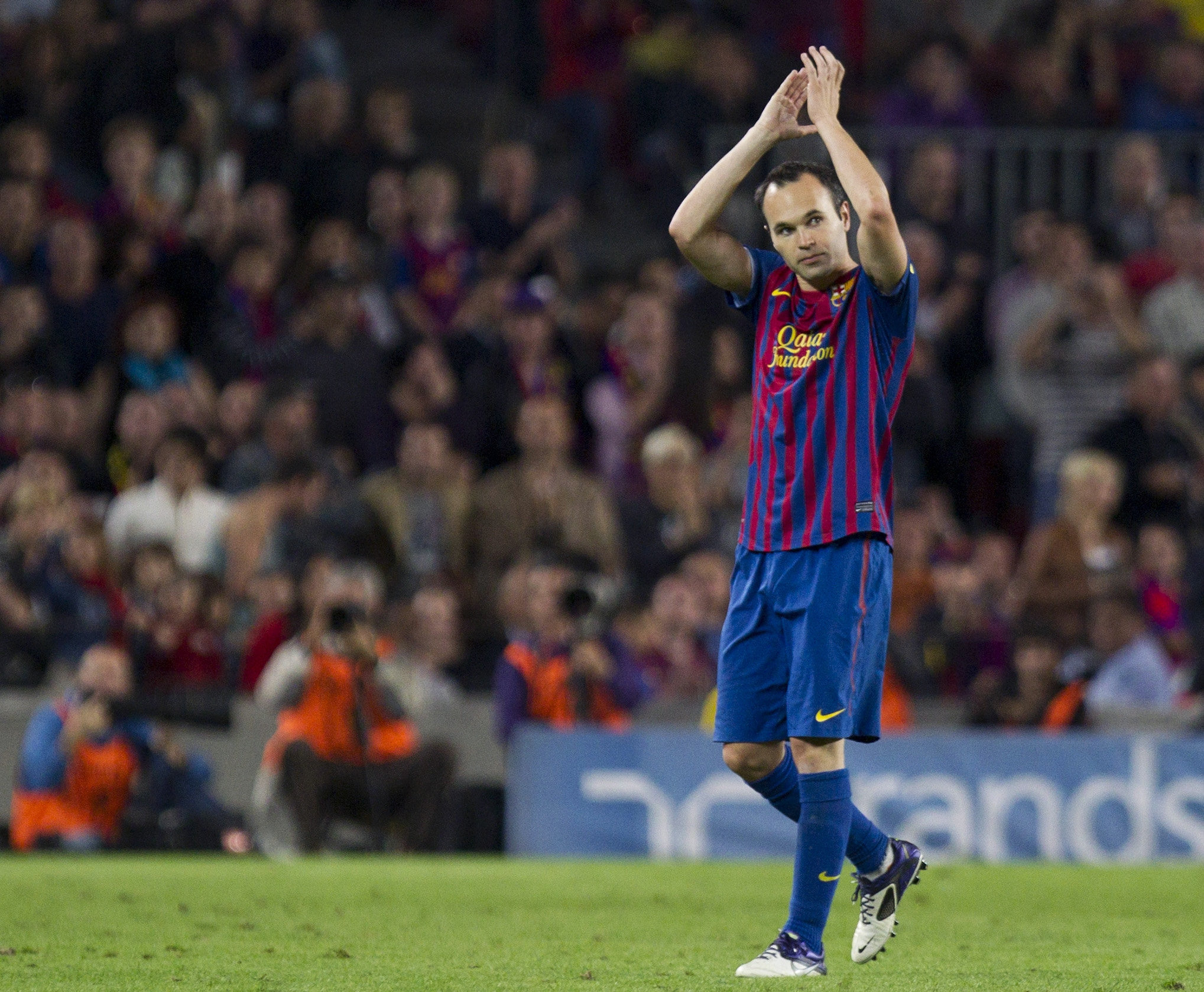 Iniesta recibe el alta médica para jugar contra el Alavés este sábado